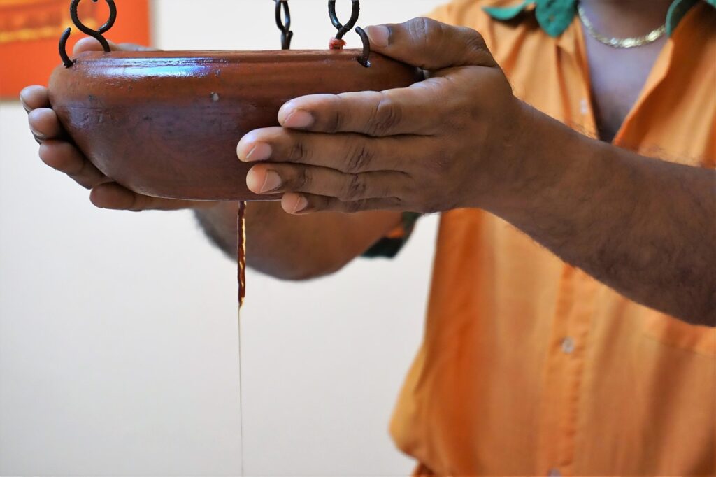 g494f6115e019c8d1cfa7f45ff83c1ee00726dffe0f1ecd1dfc0781f0f6848d5db1f95df50fc9f446d608cc2efe1da436195809fc787528afa71a476c15a854a6 1280 3581719 stirnöl, molding, ayurveda, relaxation, asia, wellness, health, feel good, recreation, balance, therapy, asian, zen, harmony, ayurveda, ayurveda, ayurveda, ayurveda, ayurveda